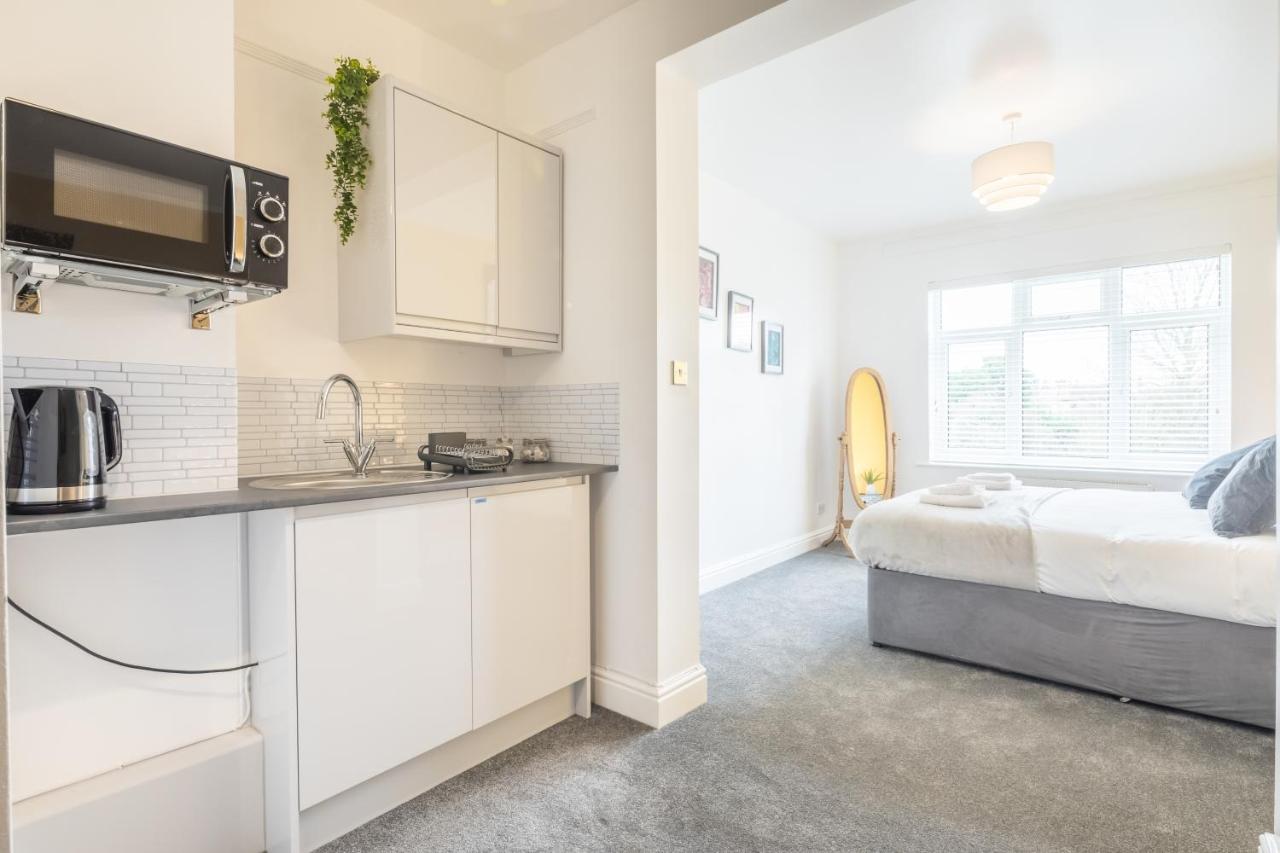 Private Room 5 With Kitchenette By Cb Stays No Minimum Stays CBG Εξωτερικό φωτογραφία