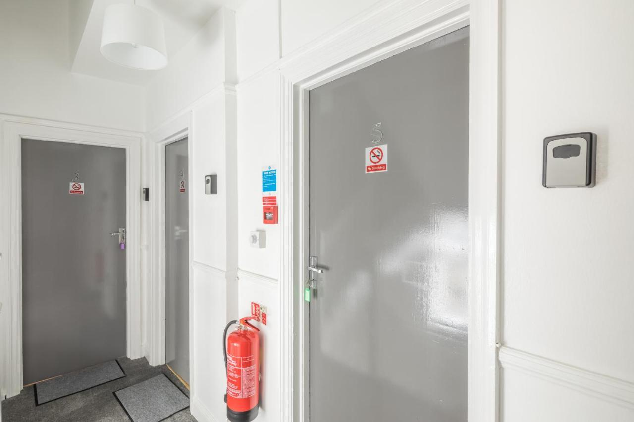 Private Room 5 With Kitchenette By Cb Stays No Minimum Stays CBG Εξωτερικό φωτογραφία