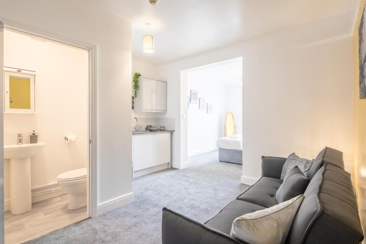 Private Room 5 With Kitchenette By Cb Stays No Minimum Stays CBG Εξωτερικό φωτογραφία