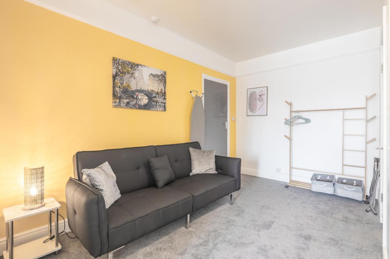 Private Room 5 With Kitchenette By Cb Stays No Minimum Stays CBG Εξωτερικό φωτογραφία
